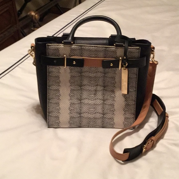 Vince Camuto Handbags - Vince Camuto purse.